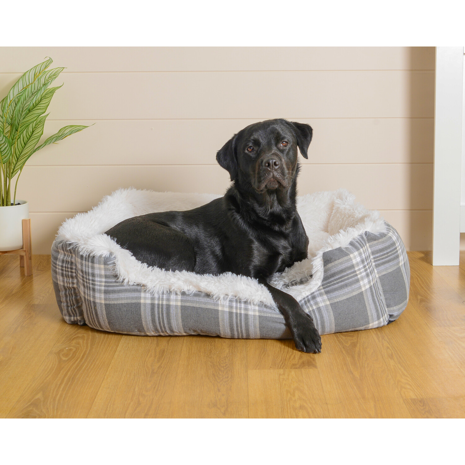 Clever Paws Small Grey Super Fluffy Check Pet Bed Image 3