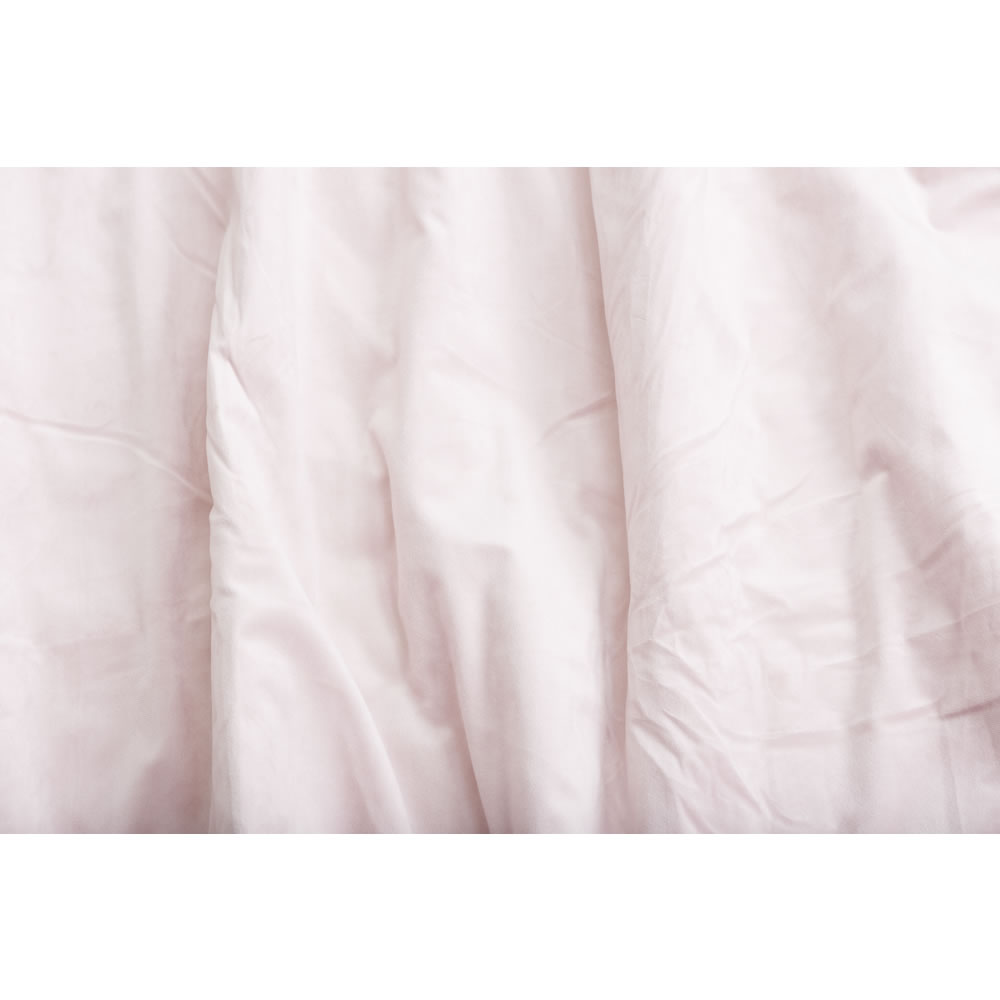Wilko Pink Soft Velvet Effect Throw 145 x 200cm Image 2
