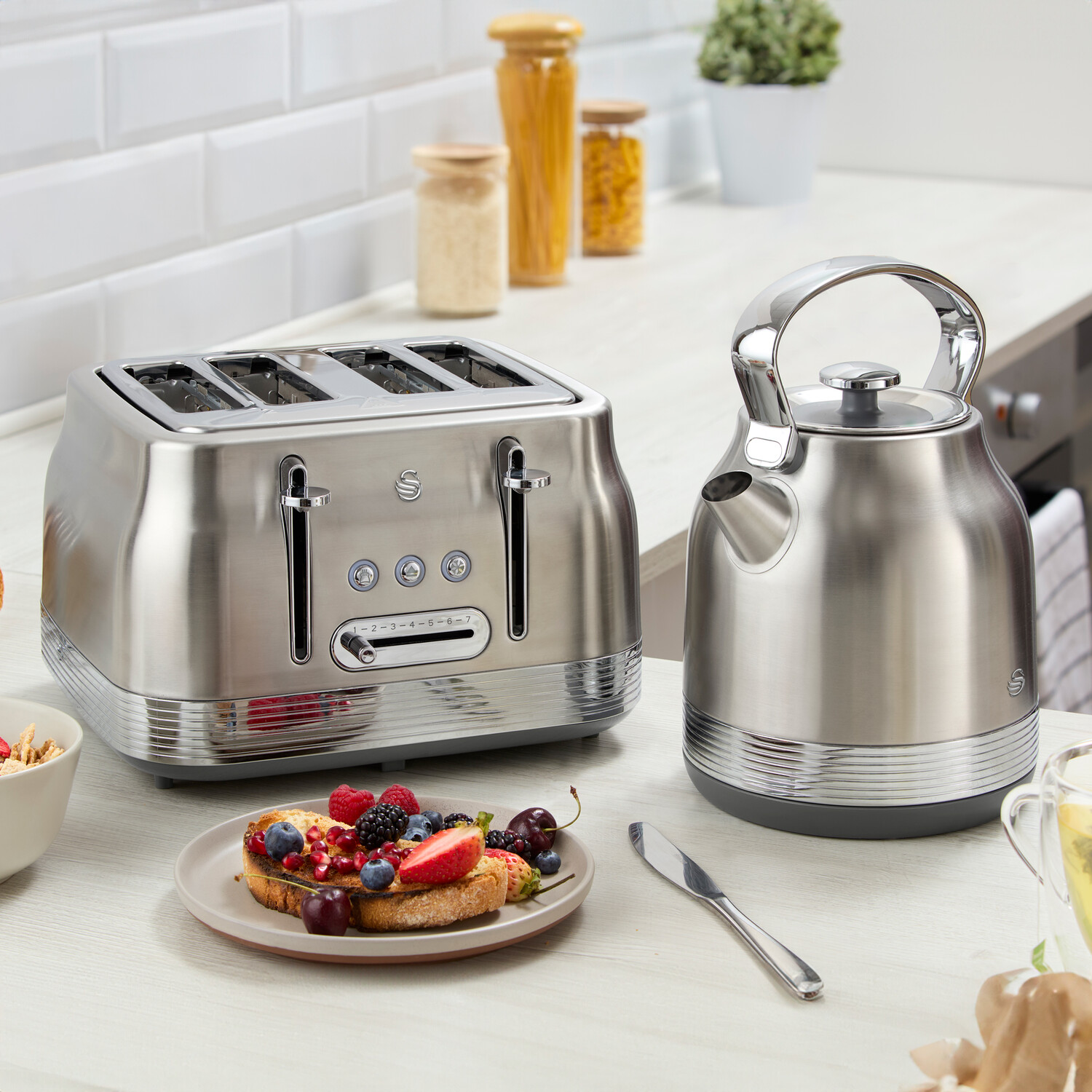 Swan Retro Revive 4 Slice Toaster Silver Image 9
