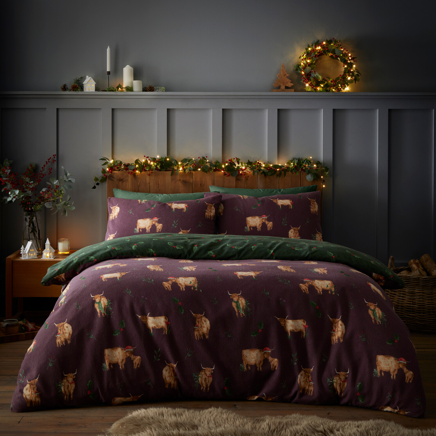 Christmas Highland Cows Duvet Set Burgundy and Green Superking Image 1