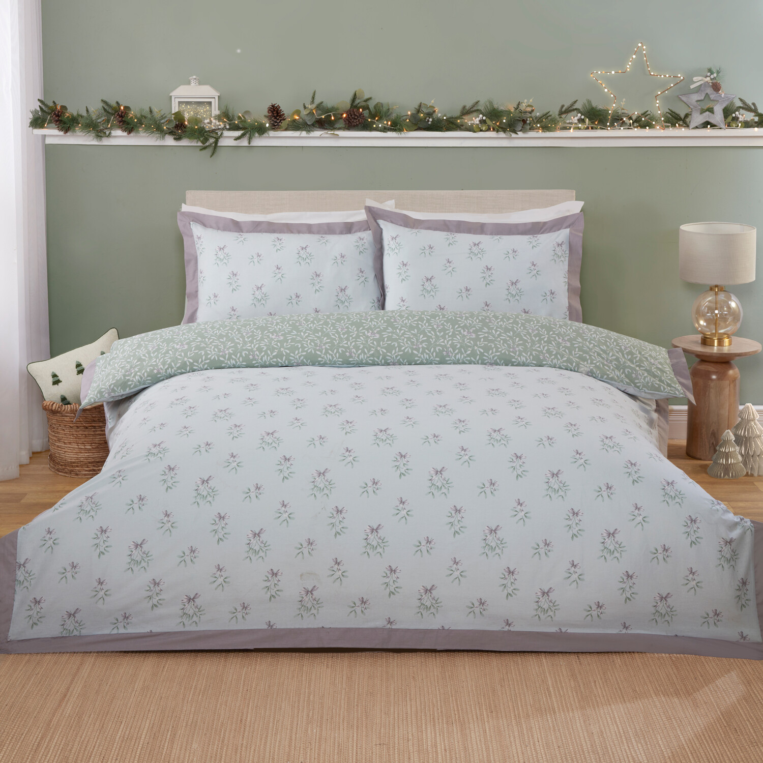 Mistletoe Kisses Duvet Set Green King Image 1