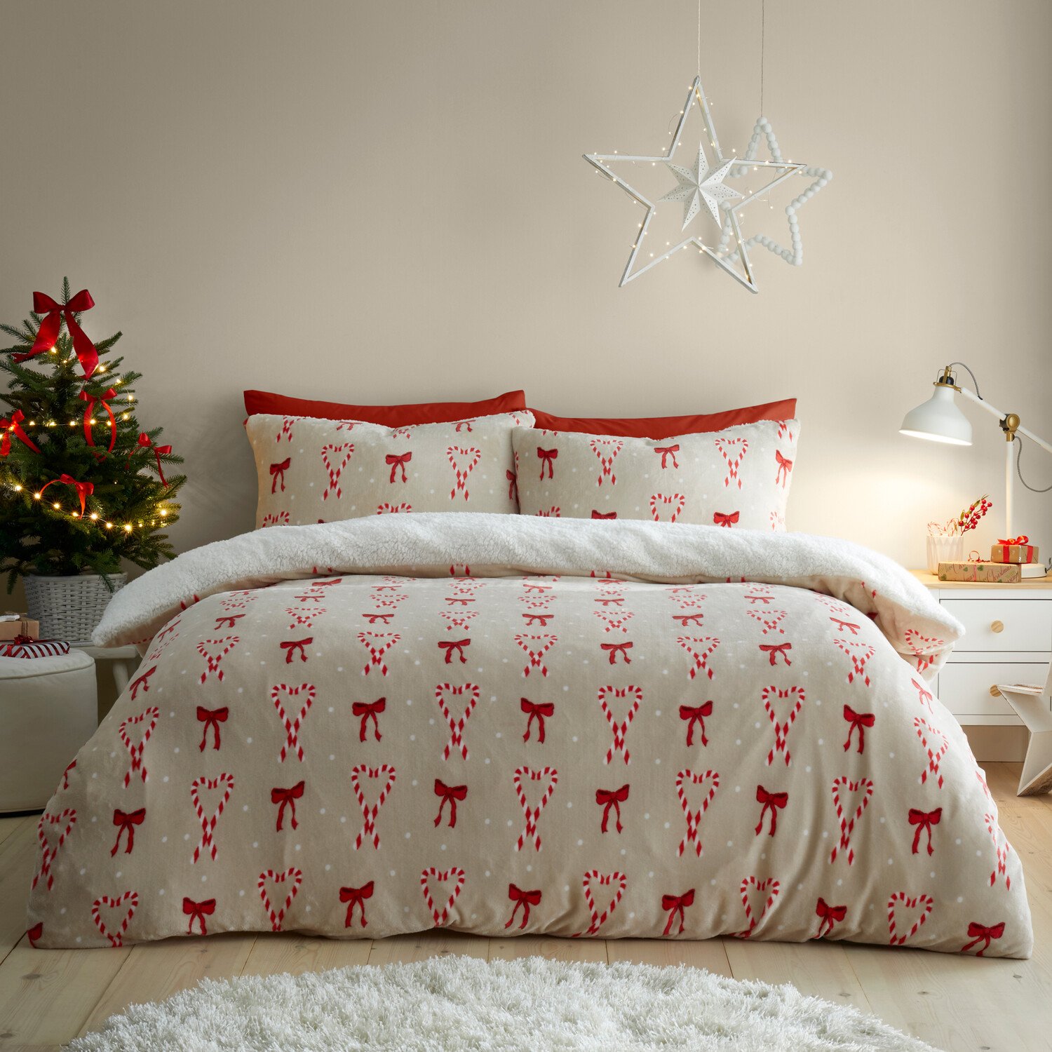 Candy Cane Hearts Fleece Duvet Set Beige and Red Single Image 1