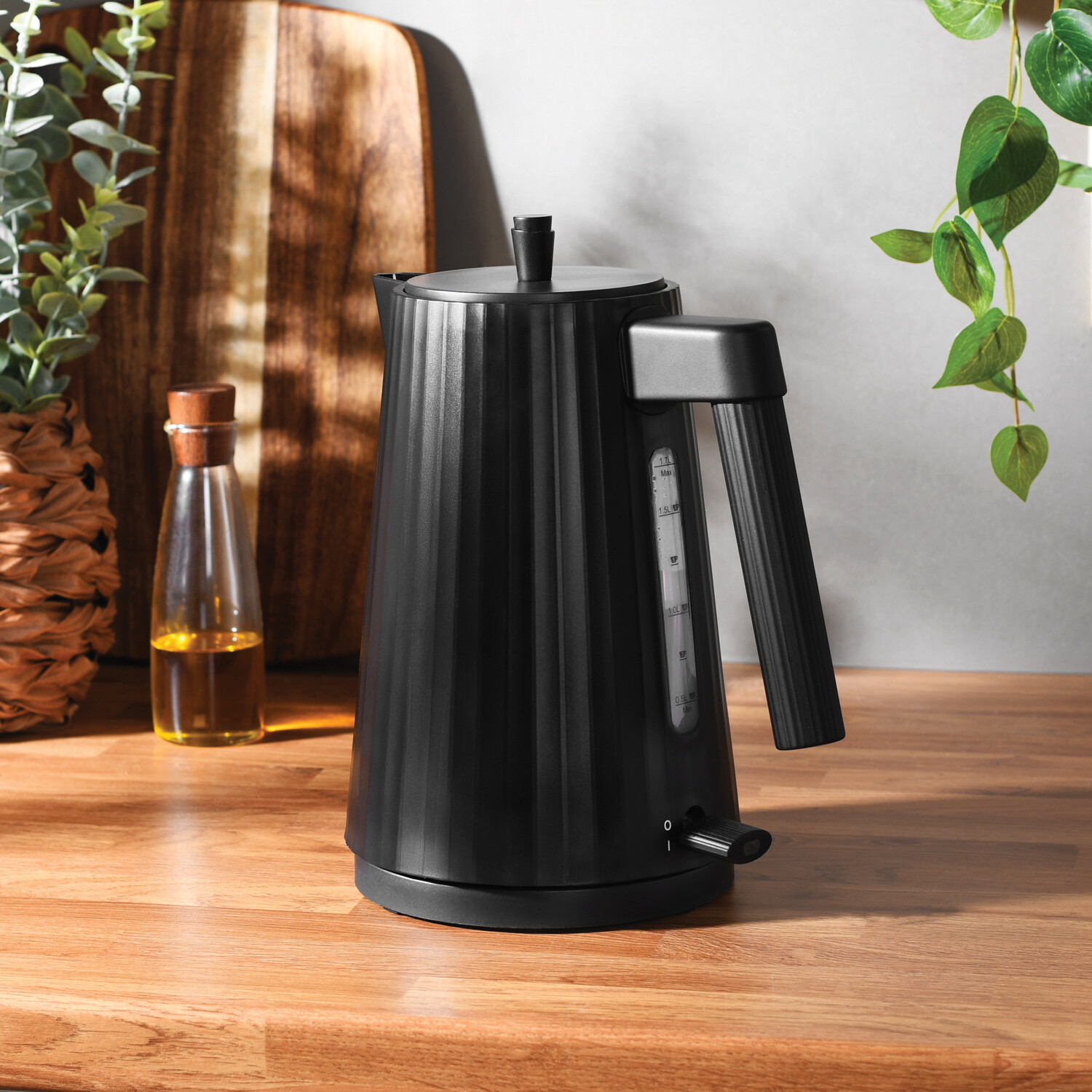 Kitchen Master Plastic Kettle 1.7L - Black Image 2