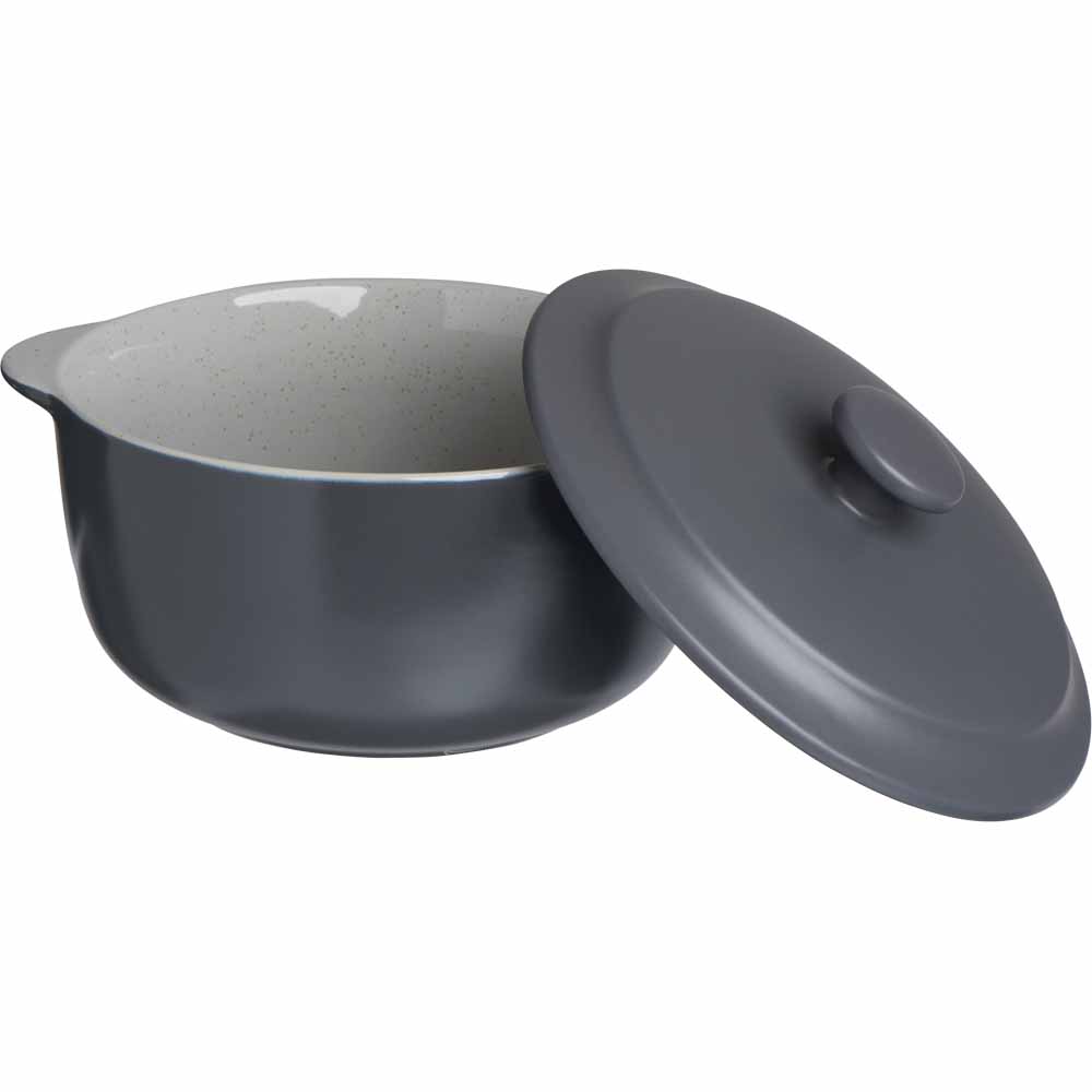 Wilko Round Casserole dish with Lid 2.4L Wilko
