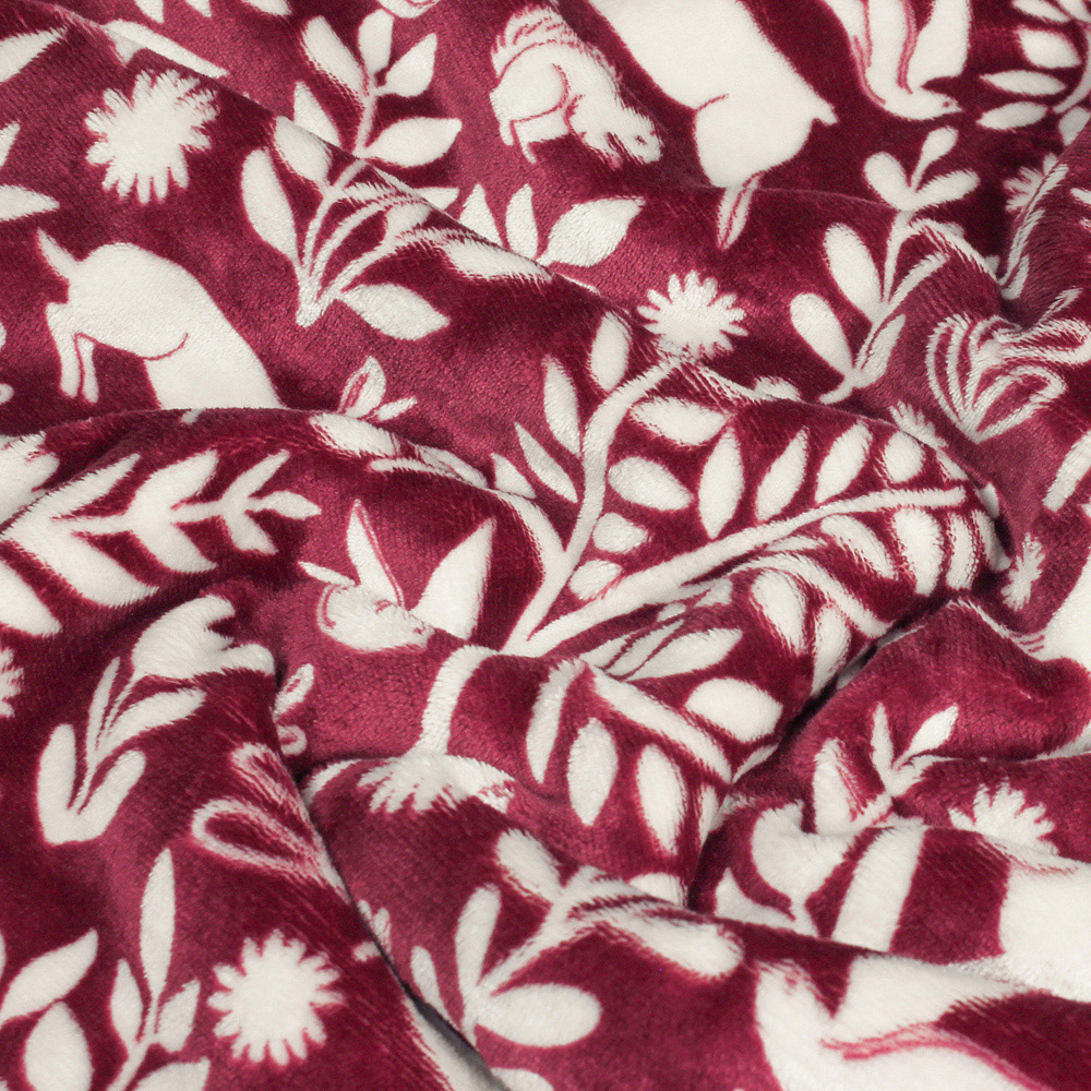 furn. Scandi Berry Woodland Fleece Throw 130 x 150cm Image 4