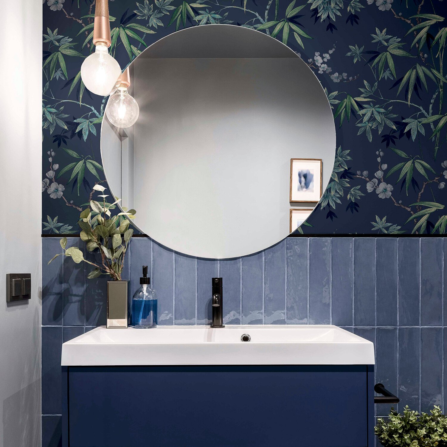 Jasmine Garden Wallpaper - Navy Image 7