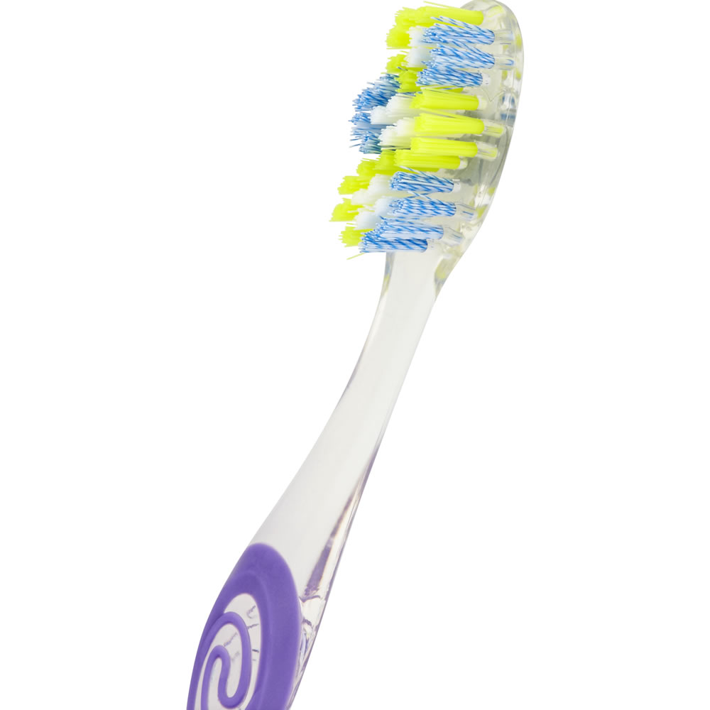 Colgate Twister Fresh Medium Toothbrush Image 3