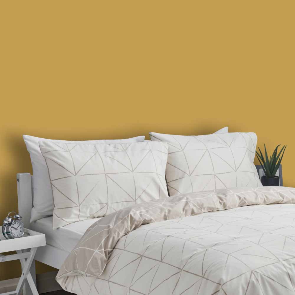 Wilko Walls & Ceilings Retro Yellow Silk Emulsion Paint 2.5L Image 3