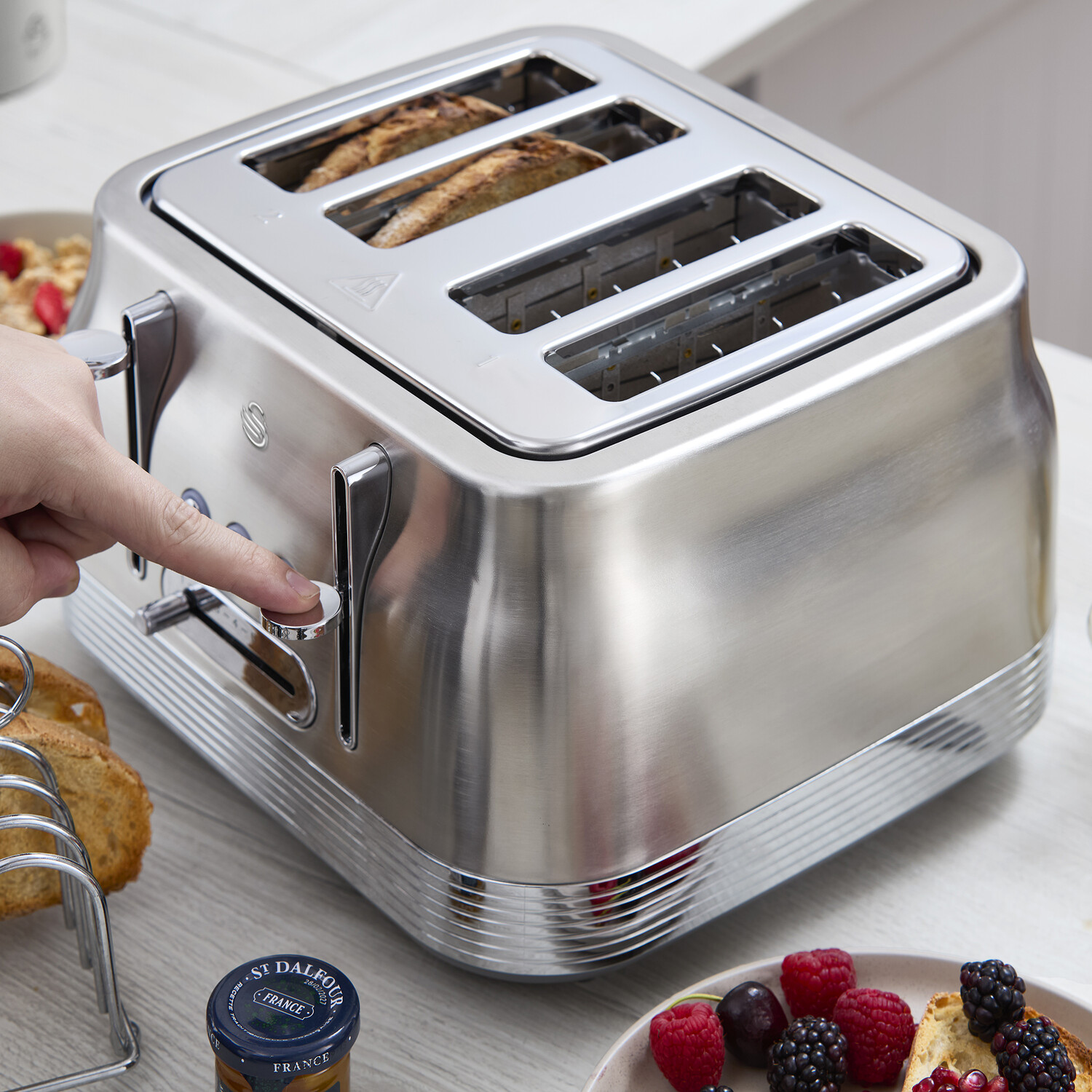 Swan Retro Revive 4 Slice Toaster Silver Image 7