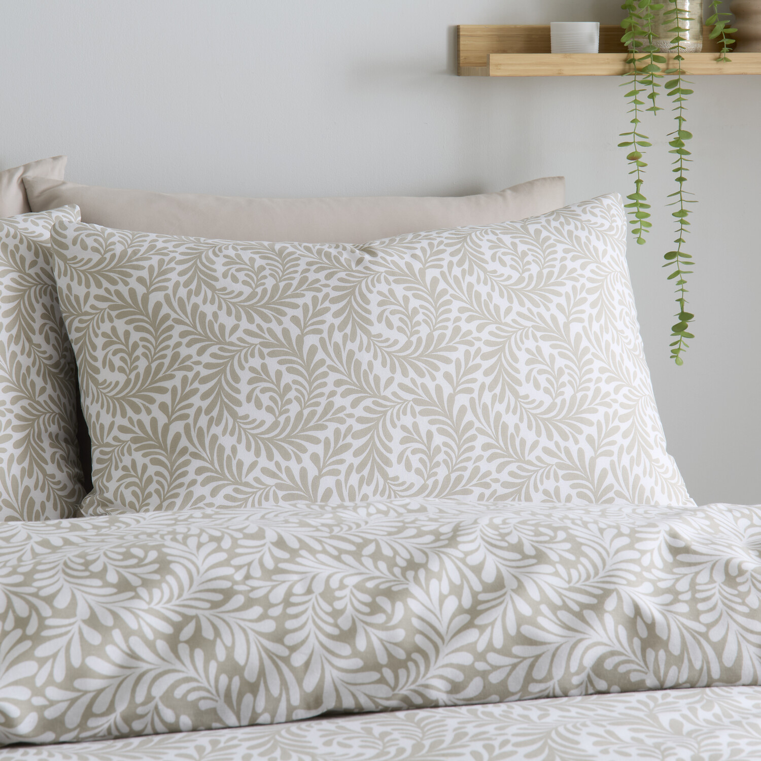 Everly Duvet Set Natural King Image 2