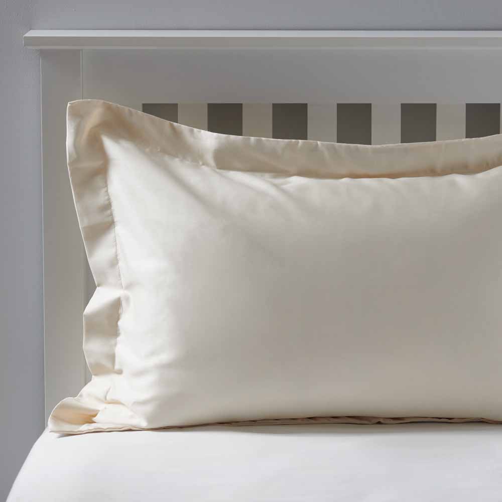 Wilko Best Cream 100% Eygptian Cotton Oxford Pillowcase Image 2