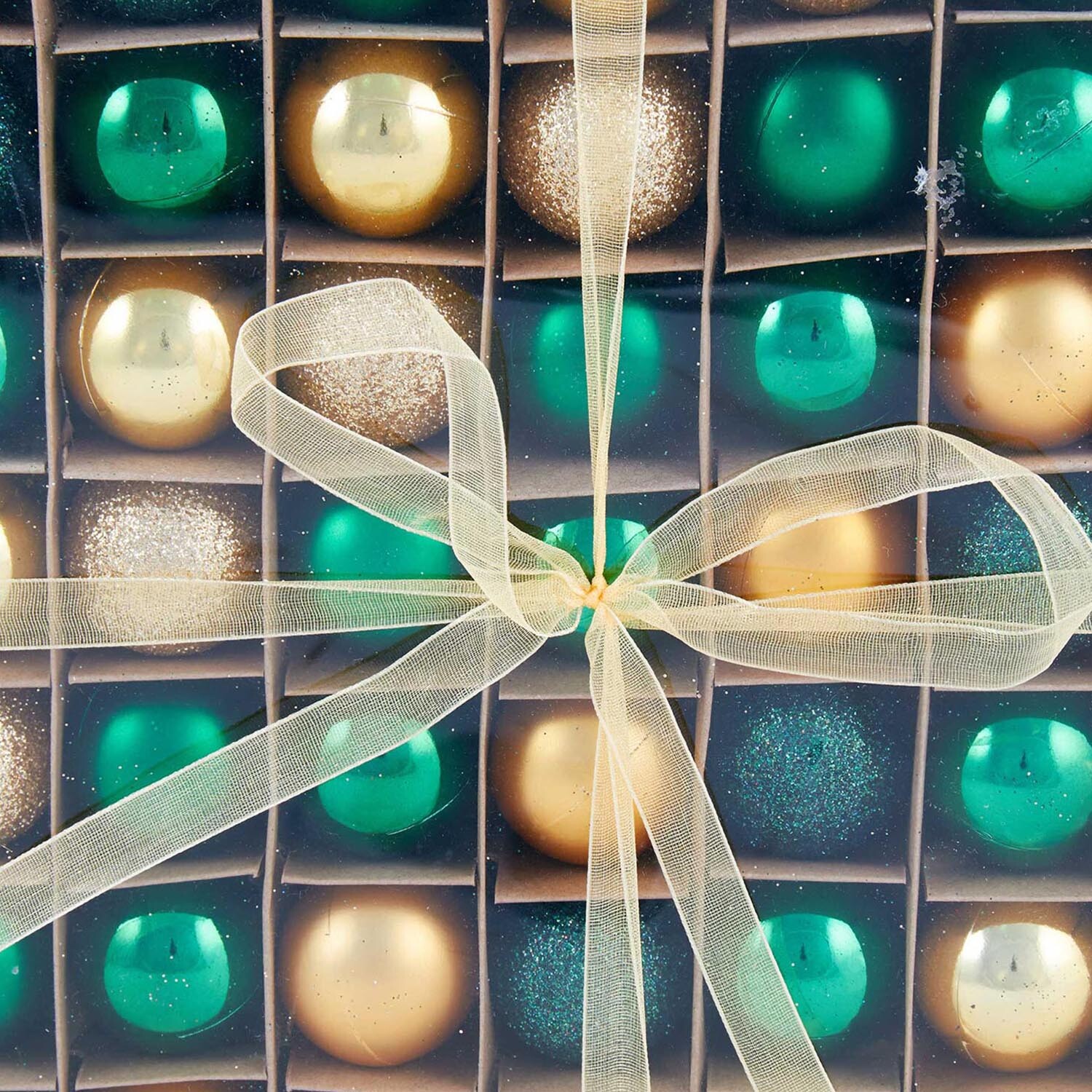 Pack of 49 Where Emeralds Glisten Baubles - Green & Gold Image 3