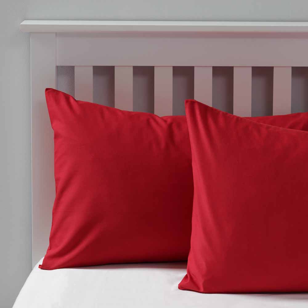 Wilko Easy Care Red Housewife Pillowcases 2 pack Image 2