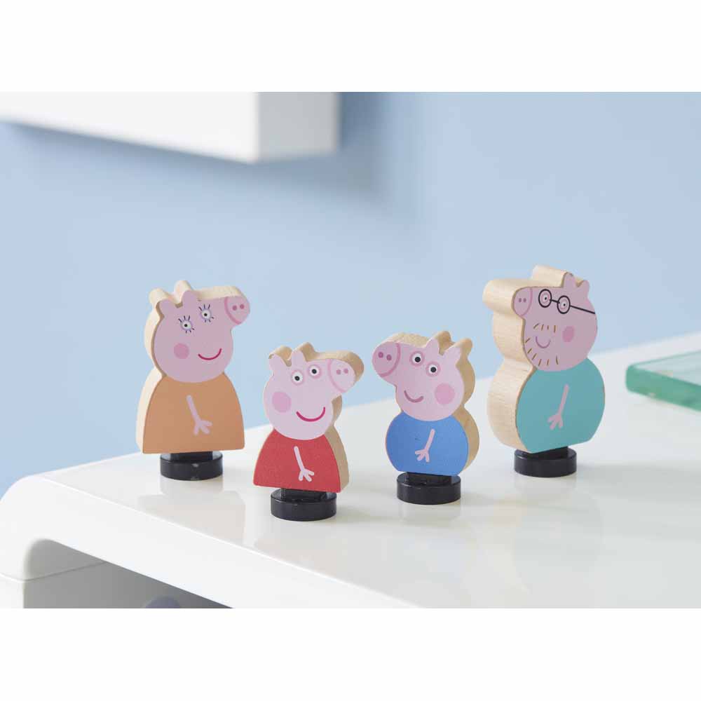 Peppa Pig Wooden Family Figures Image 4