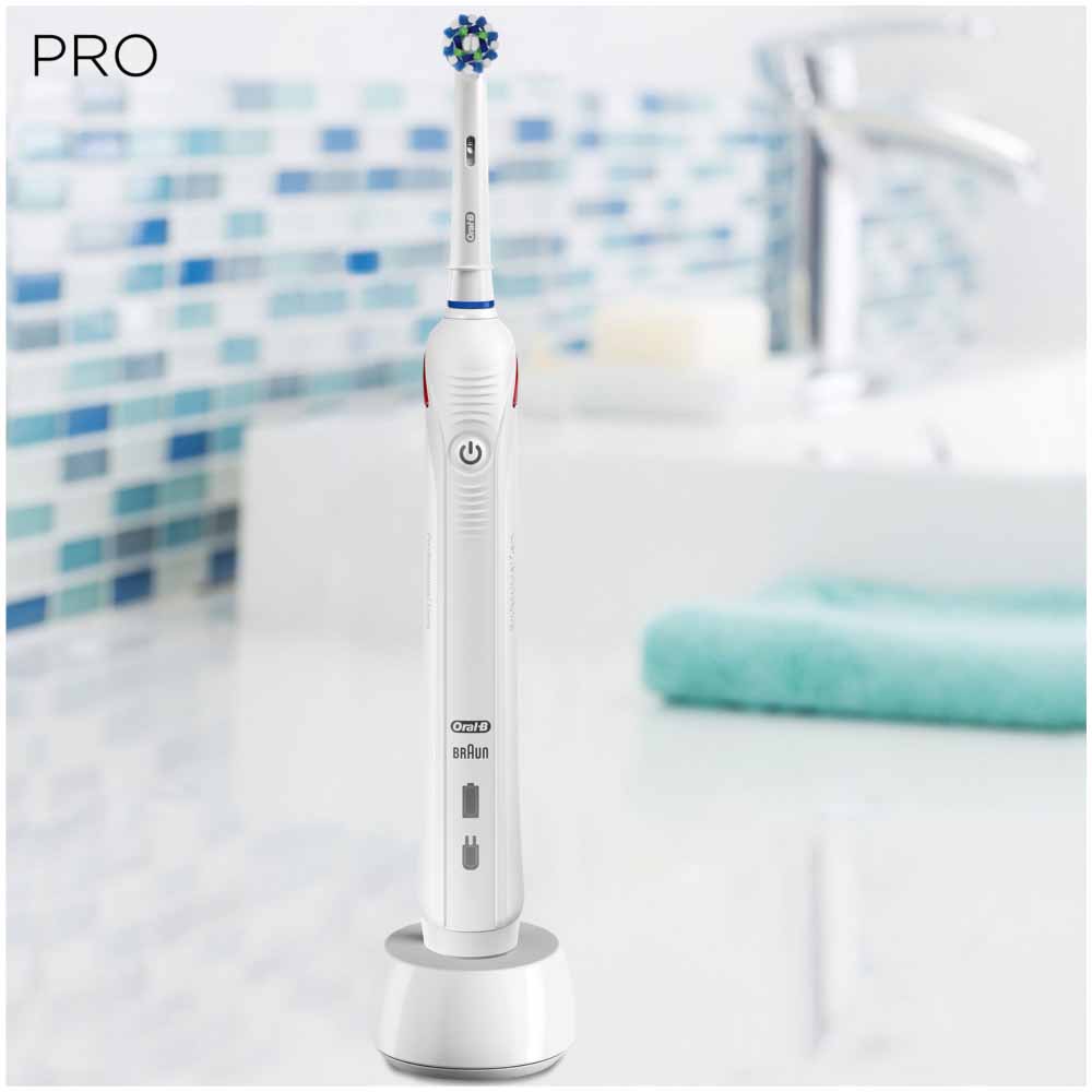 Oral-B Pro 2 2000 Cross Action Electric Rechargeable Toothbrush Image 7