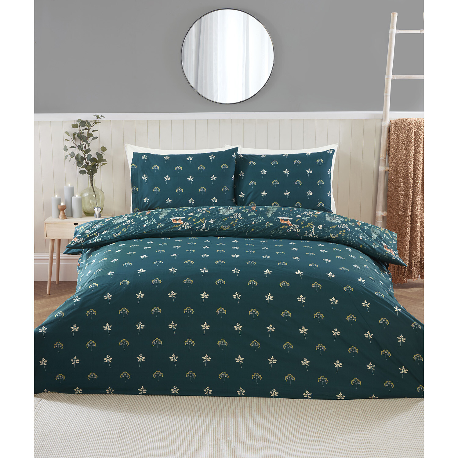 Snowy Forest Duvet Cover and Pillowcase Set - Emerald Green / Superking Image 2