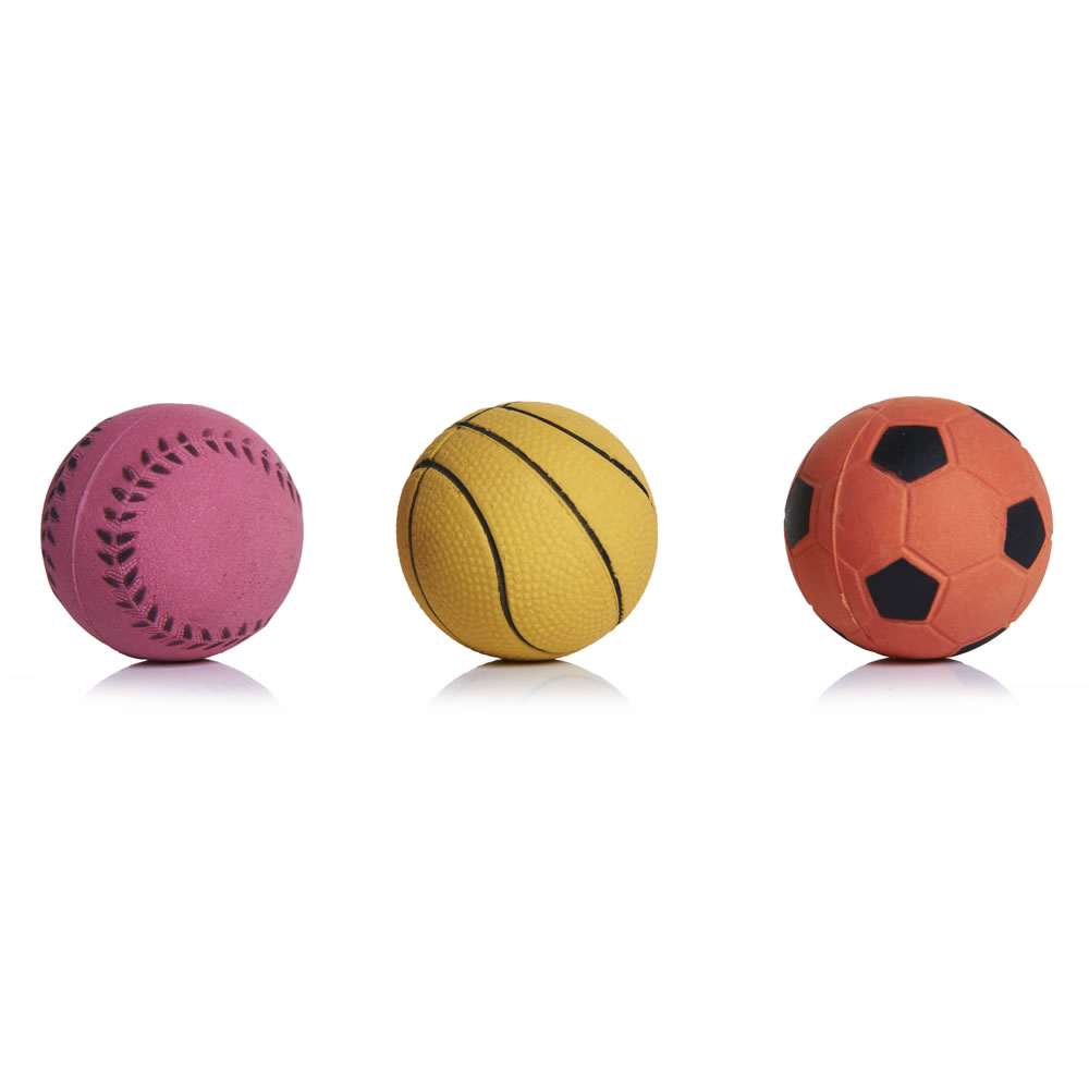 Wilko 3 pack Floating Rubber Ball Dog Toy Image