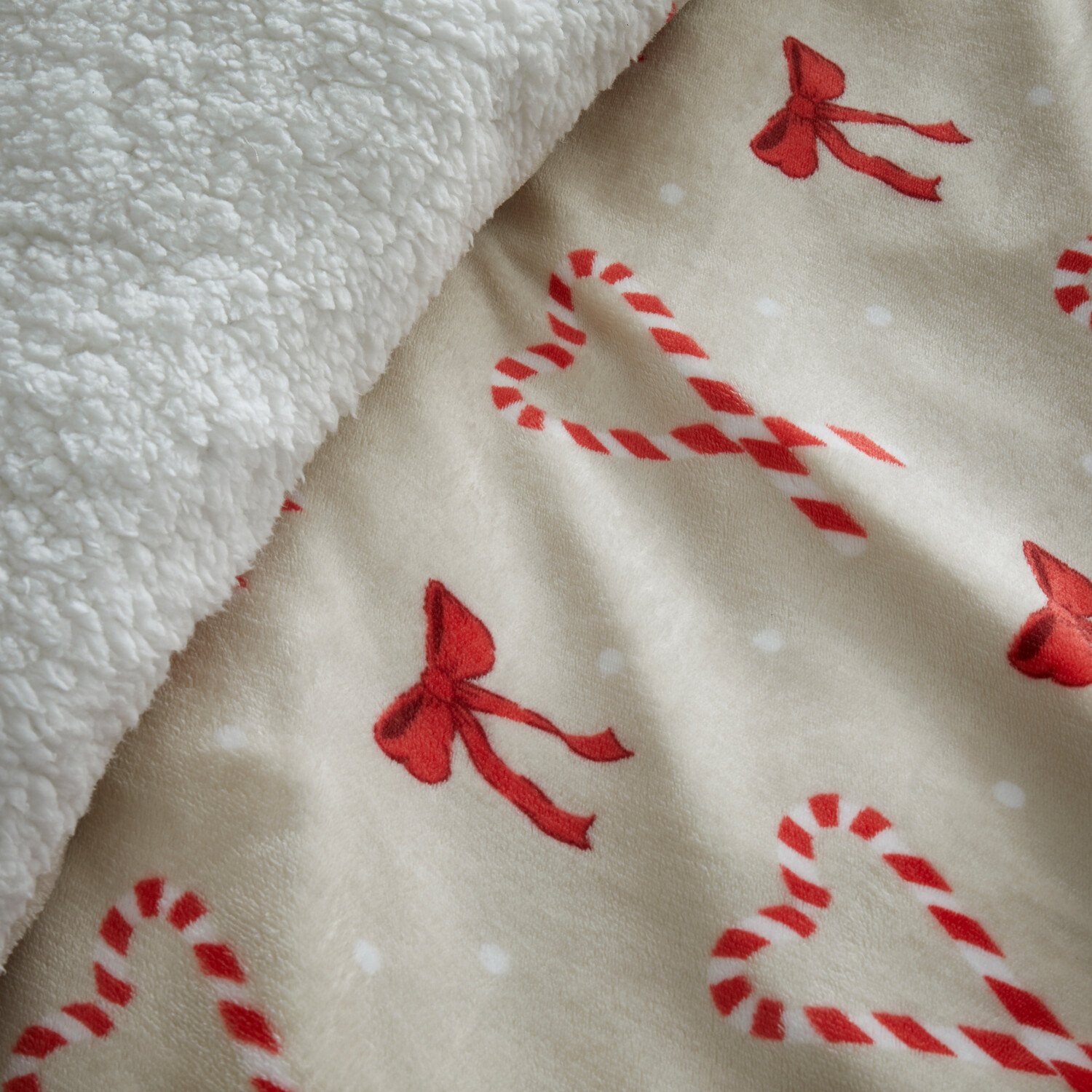 Candy Cane Hearts Fleece Duvet Set Beige and Red Single Image 2
