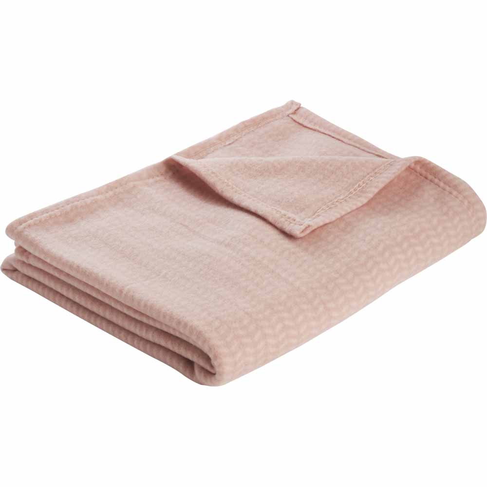 Wilko Pink Fleece Throw 120 x 150cm Image 1