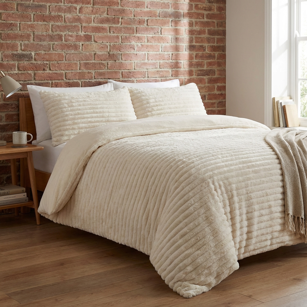 Colorado Faux Fur Duvet Set Ivory King Image 4