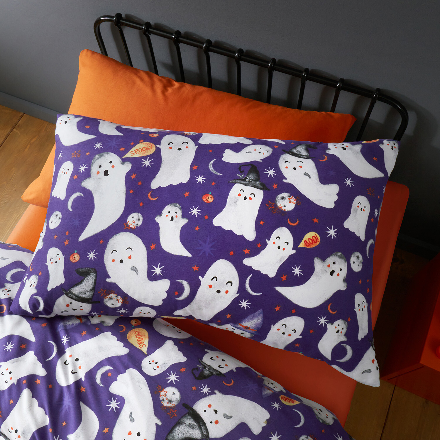 Spooky Ghosts Duvet Cover and Pillowcase Set - Purple Image 4