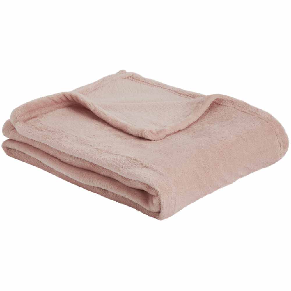 Wilko Pink Ultra Soft Throw 120 x 150cm Image 1