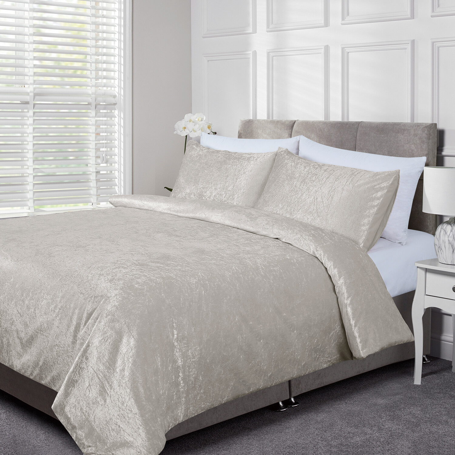 Crushed Velvet Duvet Cover and Pillowcase Set - Gold / Superking Image 2