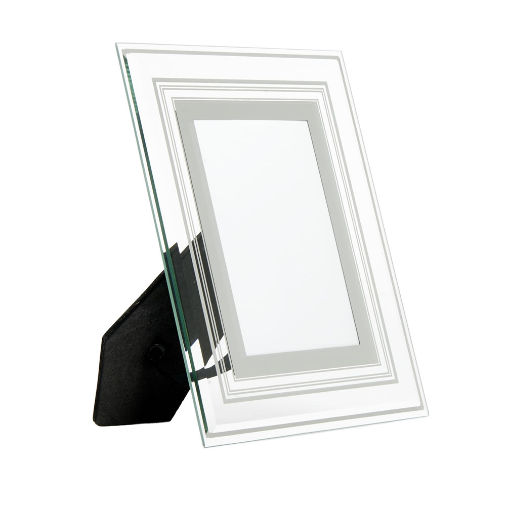 Wilko Glass and Silver Border Photo Frame 3.5 x 5 Inch Image 2