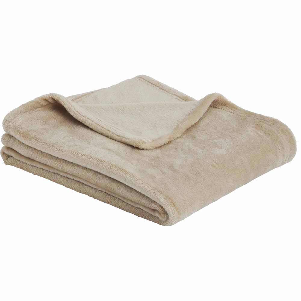 Wilko  Mink Ultra Soft Throw 120 x 150cm Image 1