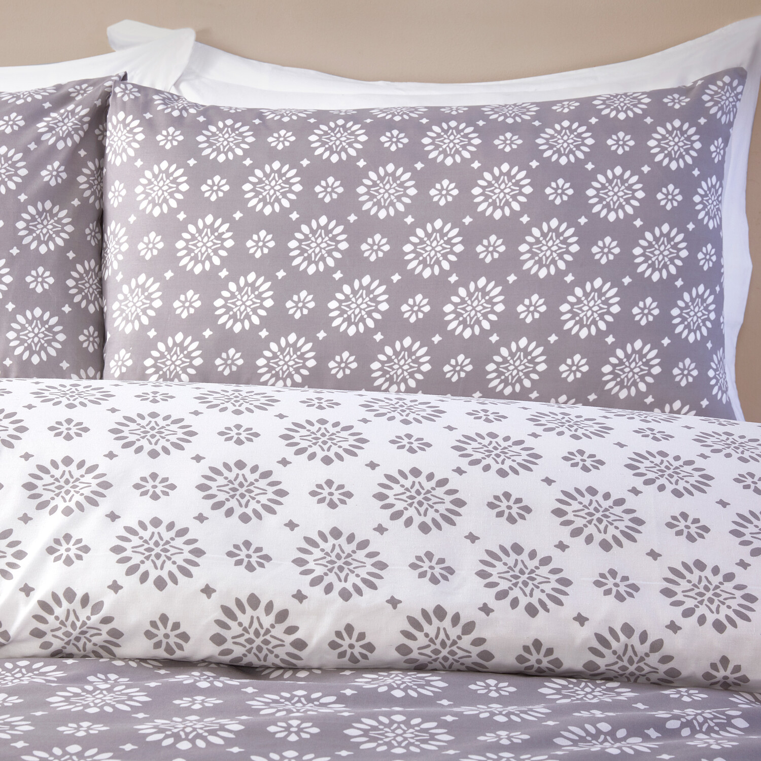 Sierra Geo Duvet Set Grey Superking Image 3