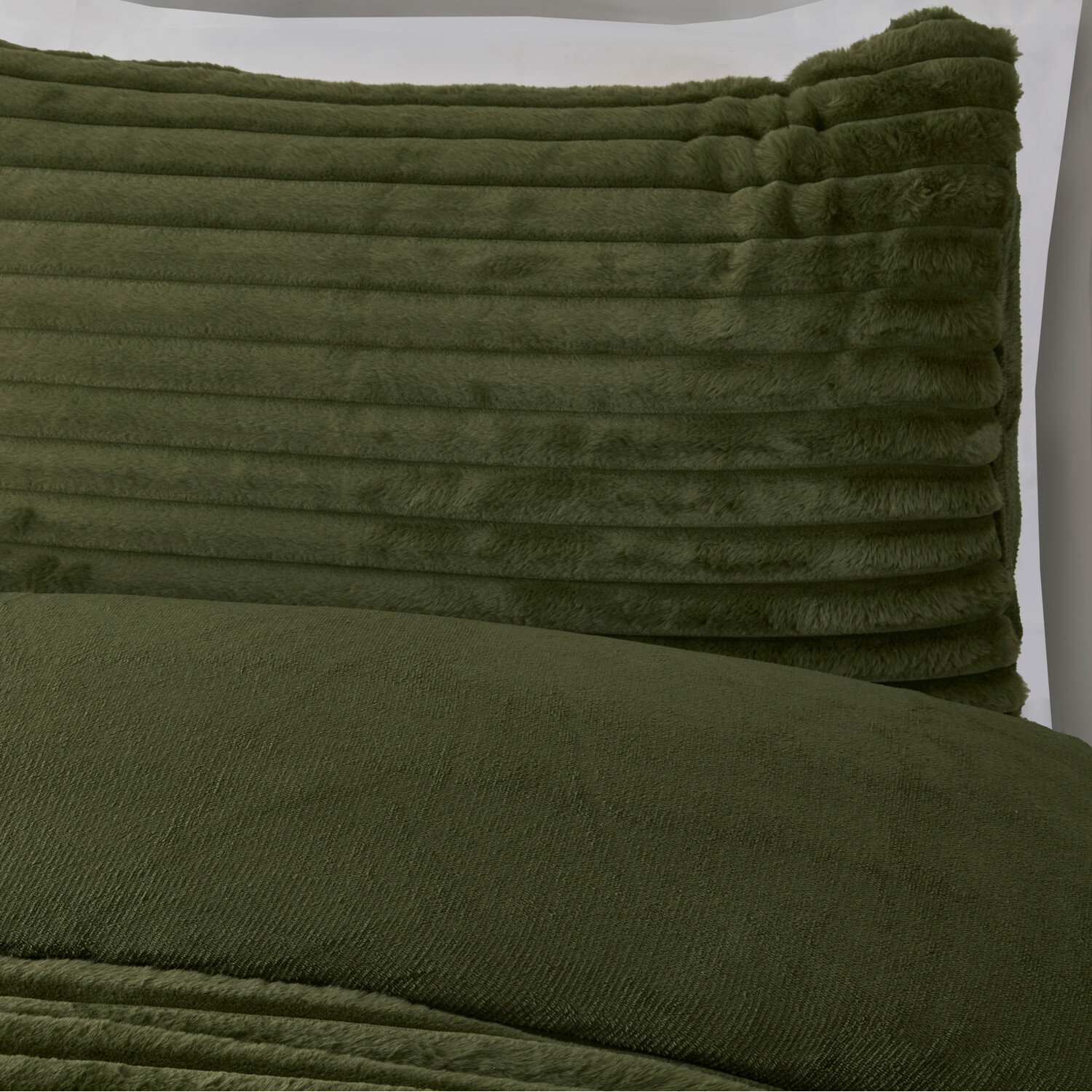 Colorado Faux Fur Duvet Set Green Single Image 2