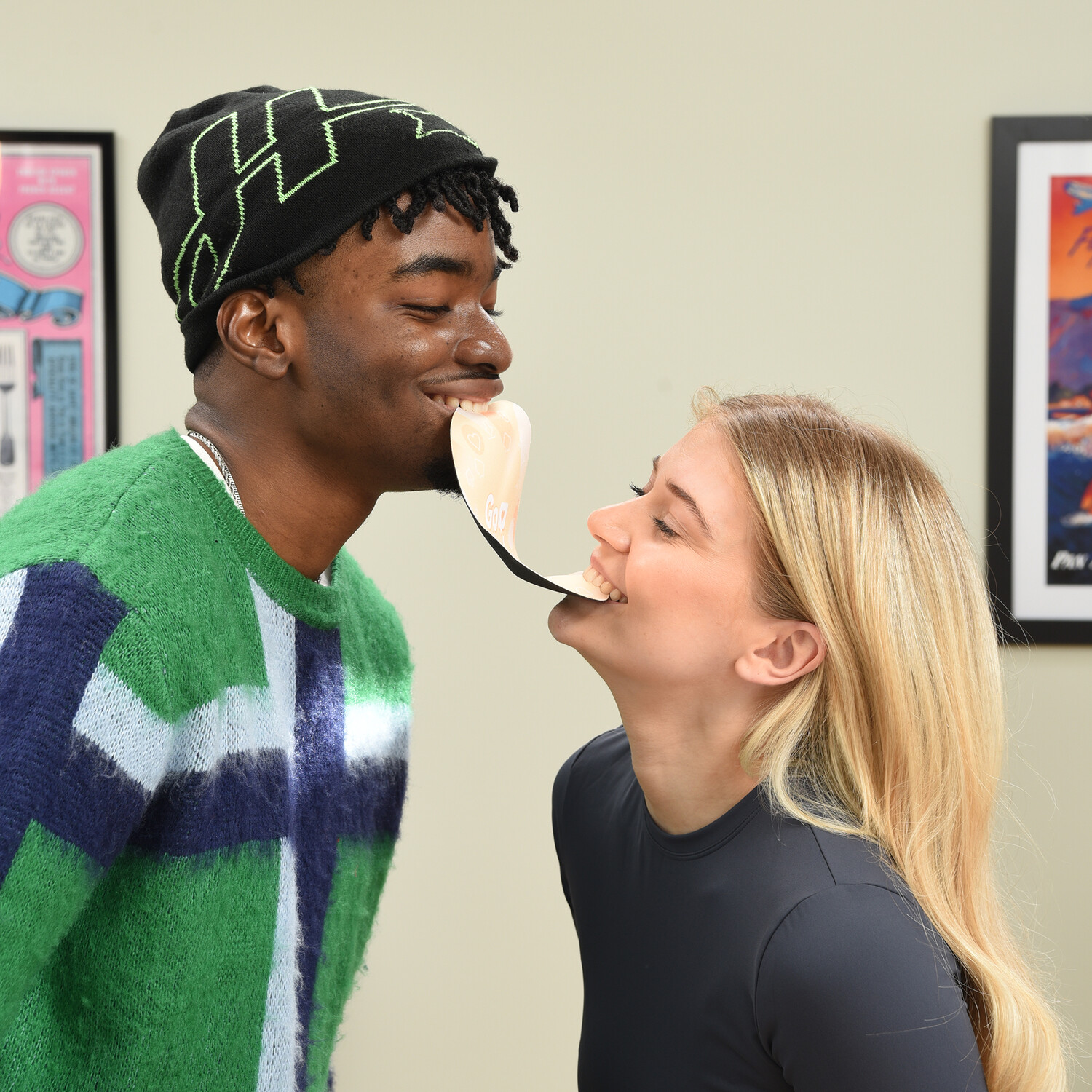 Go Viral Party Game Black Image 8