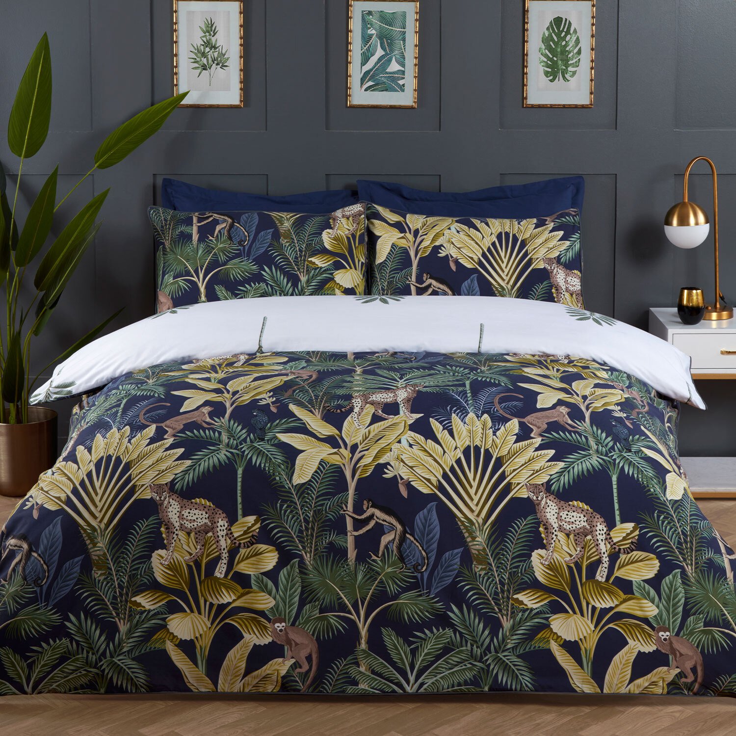 Amazonia Duvet and Pillowcase Set - Super King size Image 1