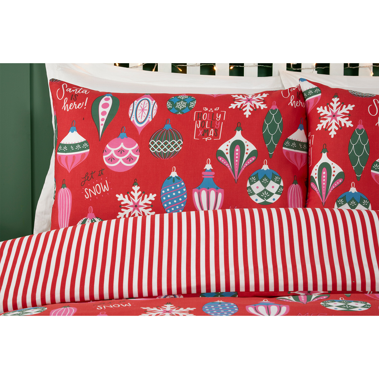 Merry and Bright Duvet Cover and Pillowcase Set - Red / King Image 3