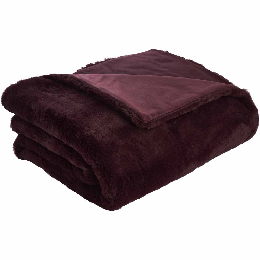 Wilko Burgundy Faux Fur Throw 130 x 170cm | Wilko