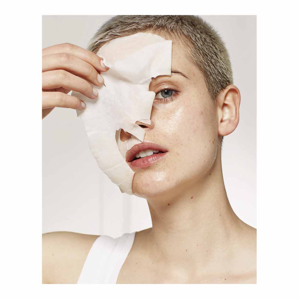 Garnier Moisture Bomb Pomegranate Hydrating Tissue Face Mask Image 4
