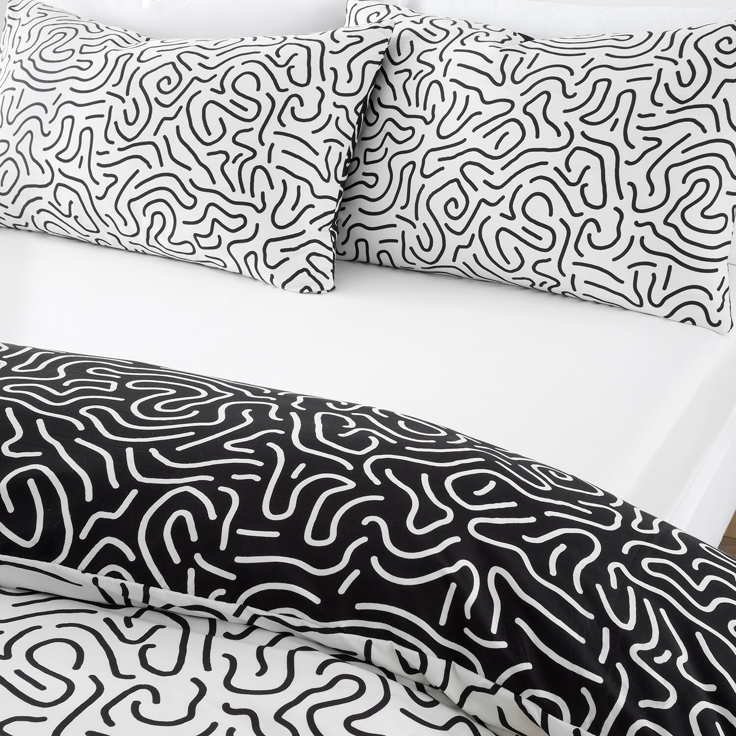 Divante Berlin Doodle Bedding Set - White / Single Image 5