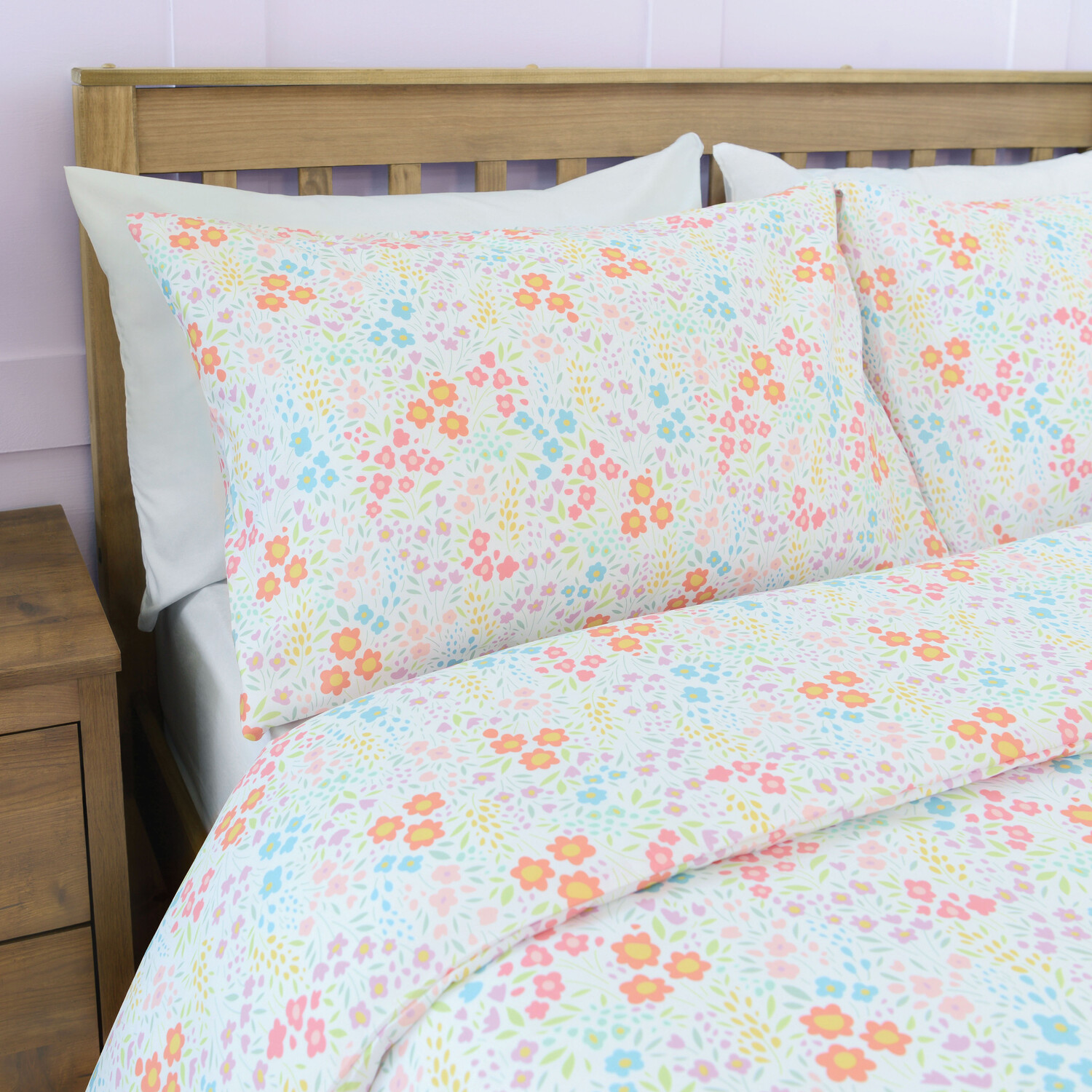 Spring Floral Duvet Cover and Pillowcase Set - King Image 3