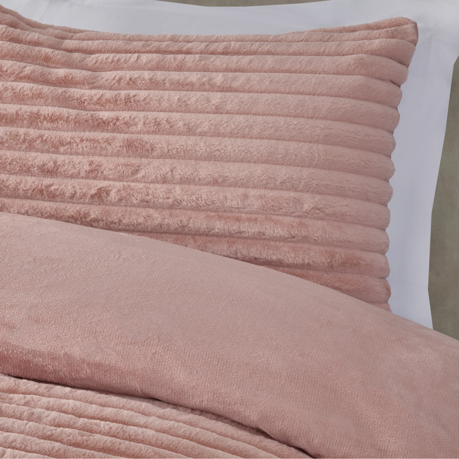 Colorado Faux Fur Duvet Set Blush Double Image 2