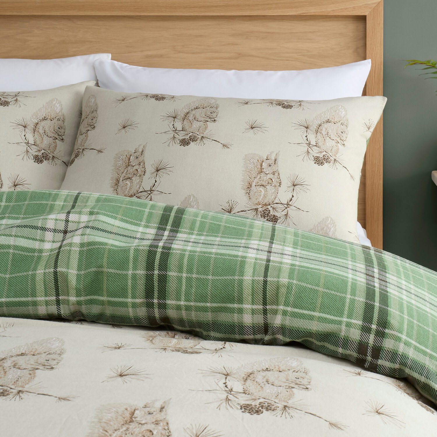 Divante Newbridge Forest Duvet Cover and Pillowcase Set - Green / Superking Image 3