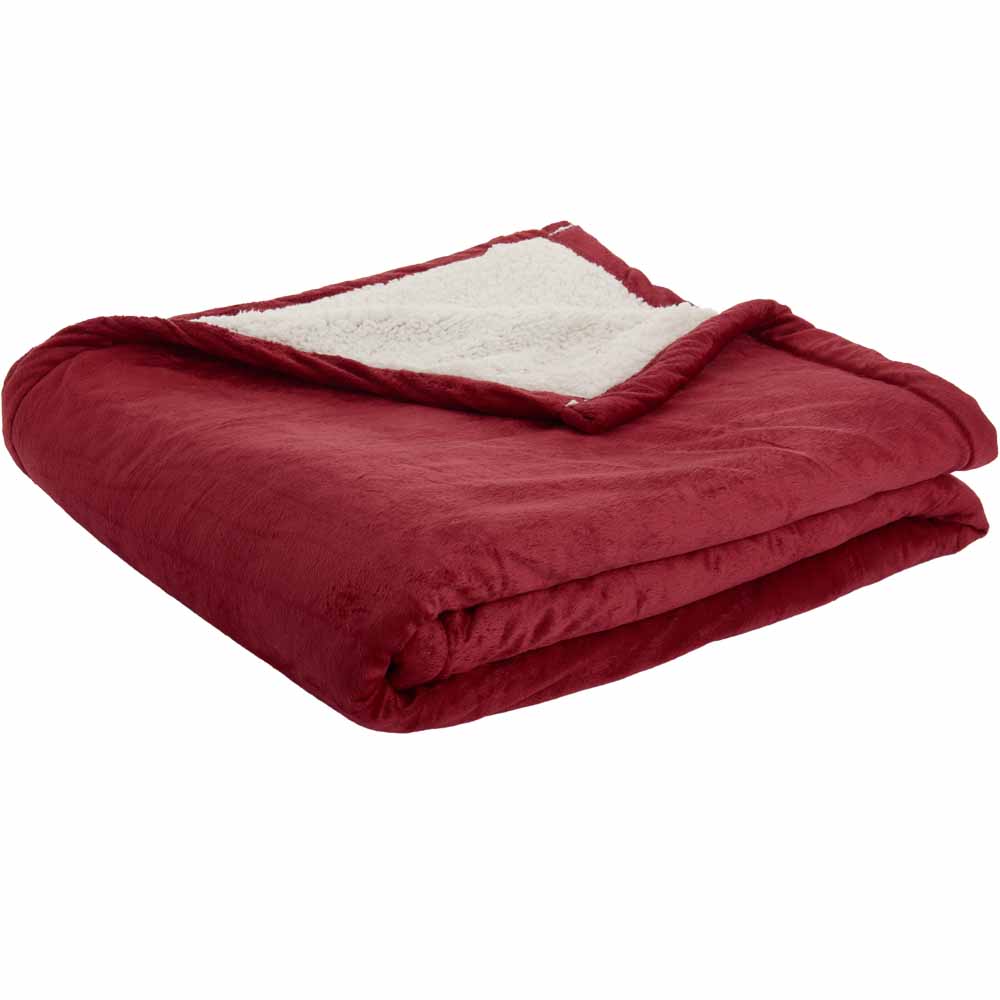 Wilko Fleece Sherpa Throw Red 180 x 150cm Wilko