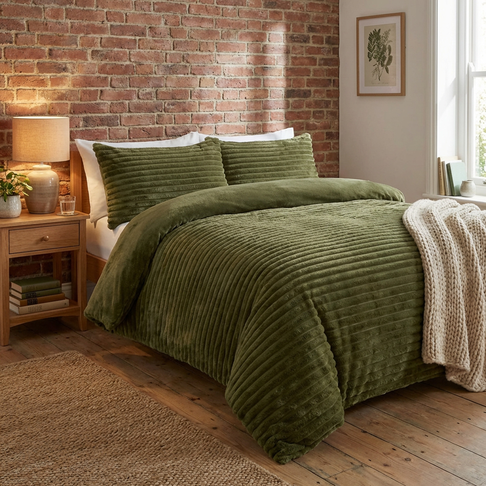 Colorado Faux Fur Duvet Set Green King Image 6