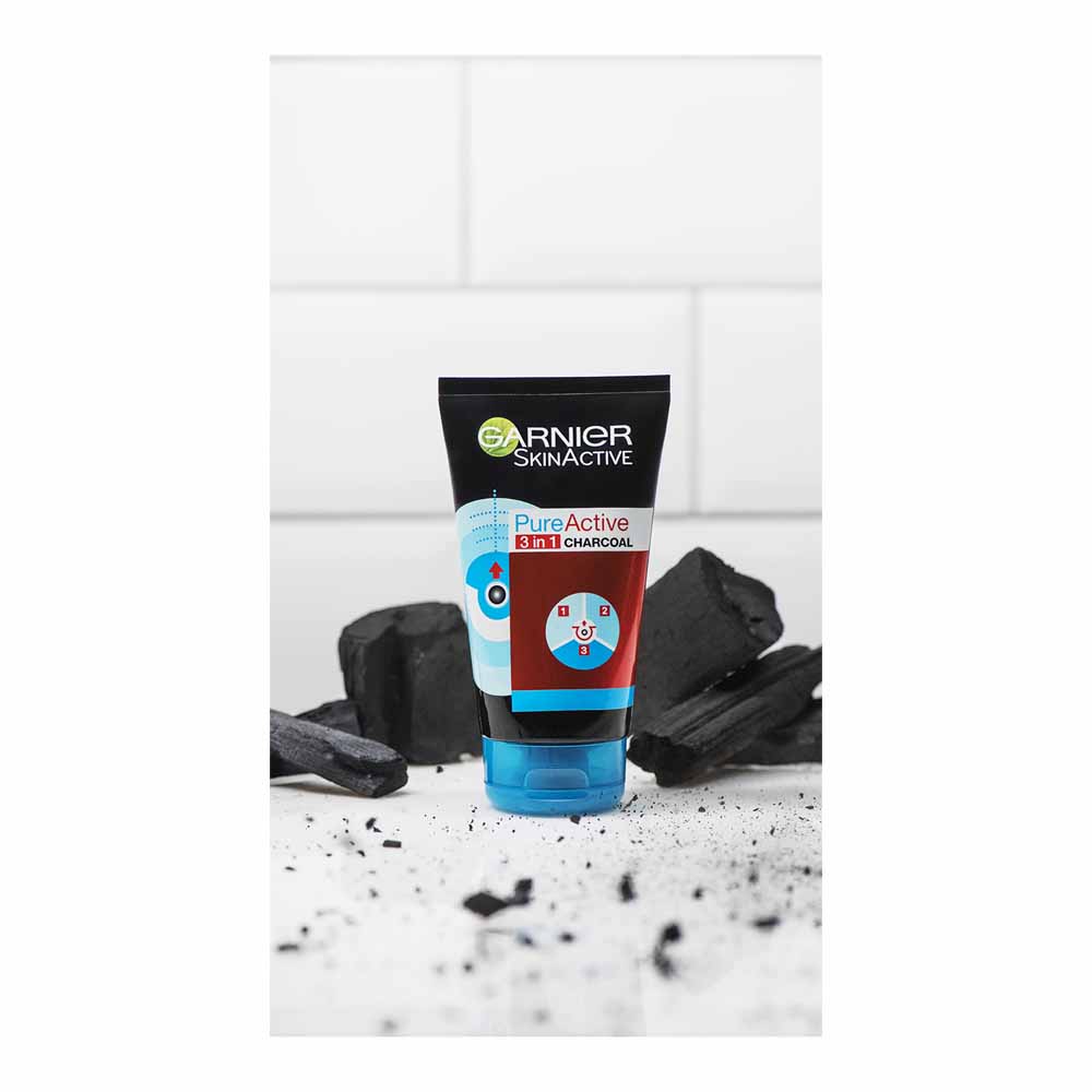 Garnier Pure Active 3in1 Charcoal Blackhead Face Wash Scrub 150ml Image 6