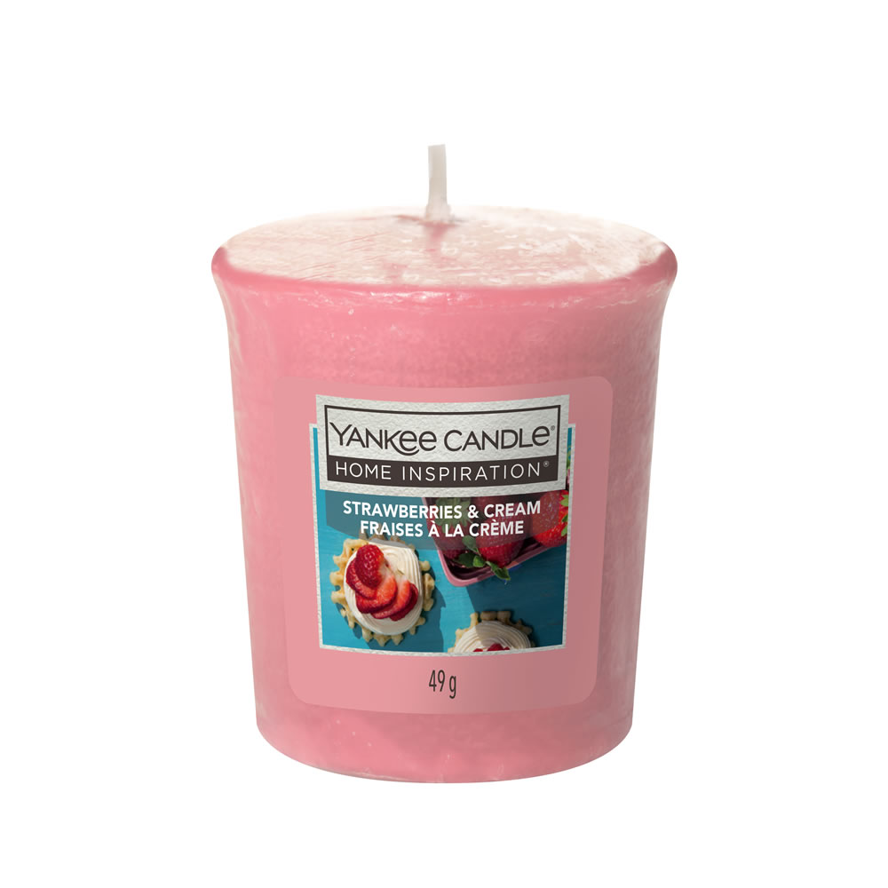 Yankee Candle Votives Strawberries and Cream Image