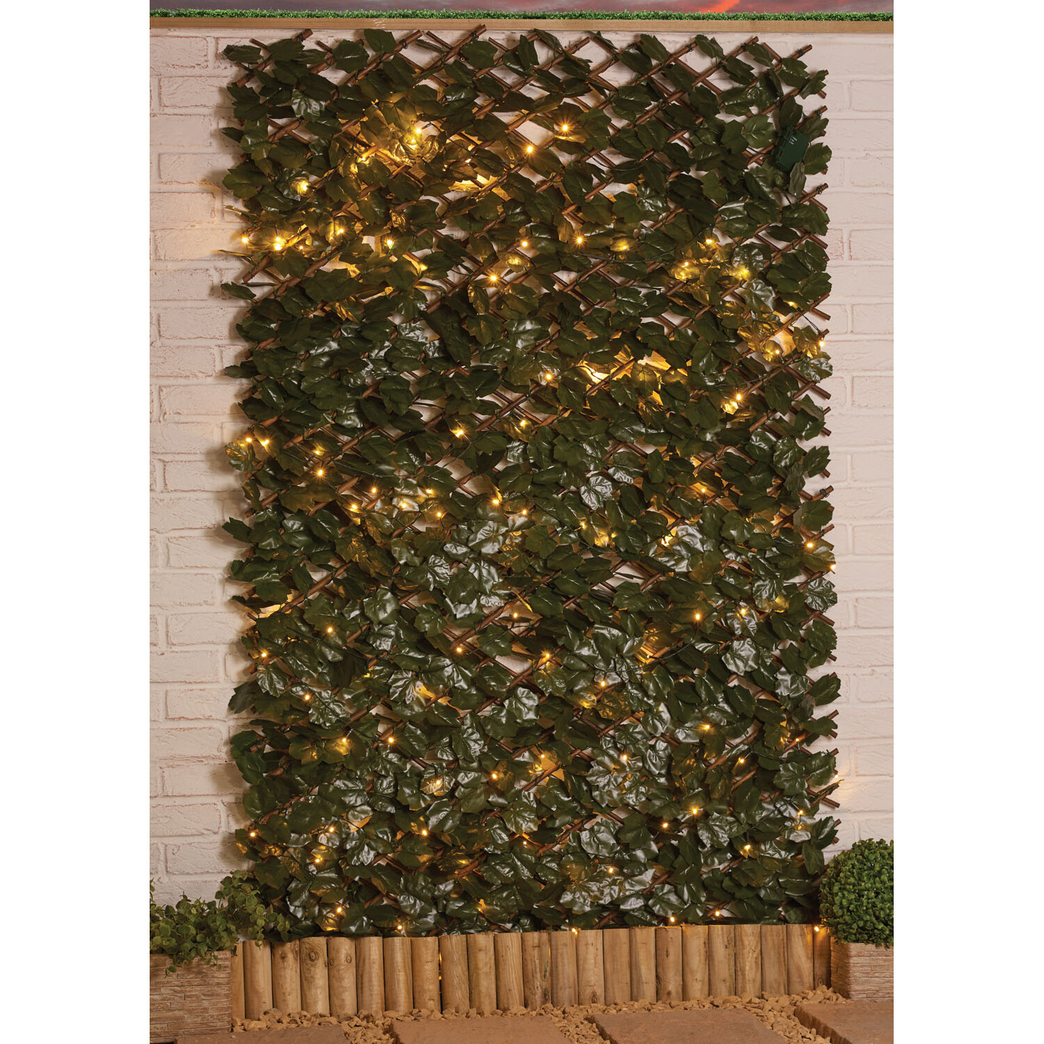 Expanding Ivy LED Screening Image 1