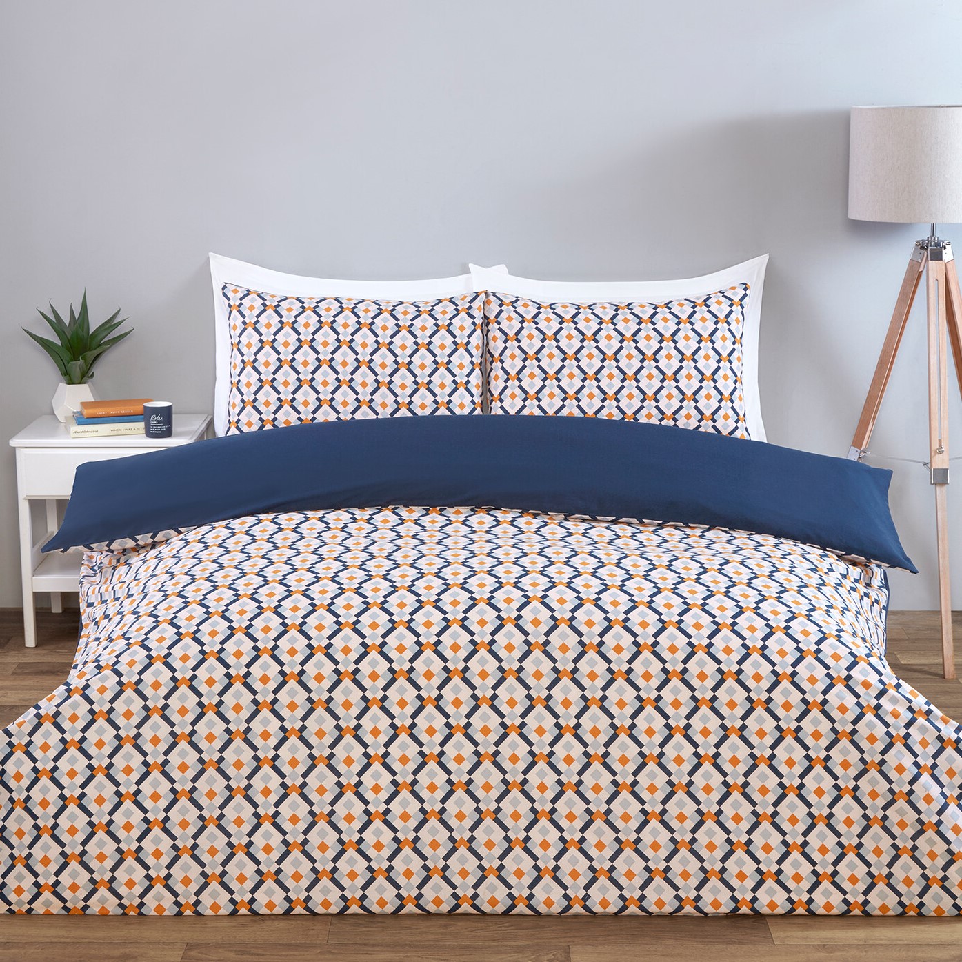 Dalton Reversible Geometric Duvet Set - Navy / Double Image 1