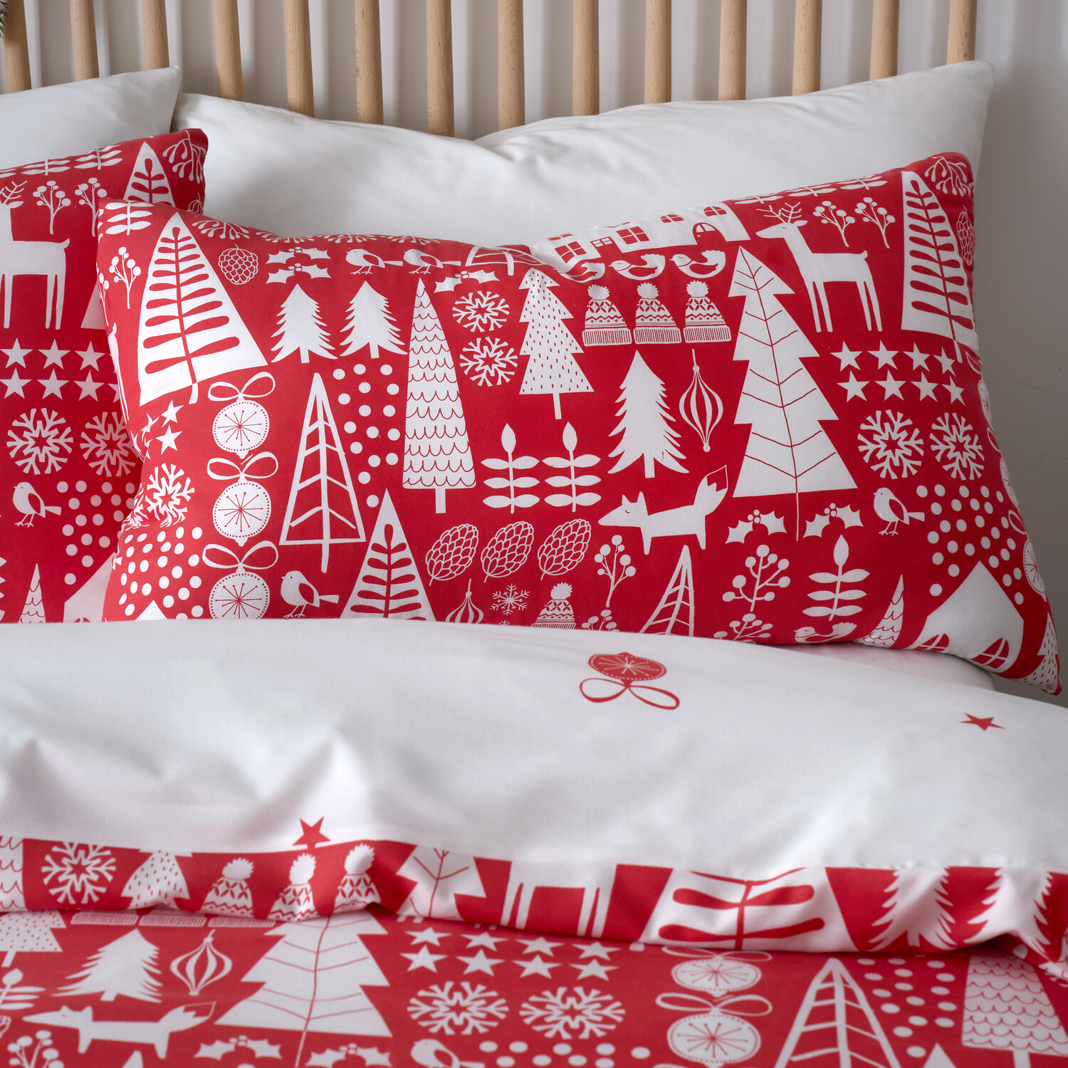 Christmas Houses Duvet Set - Red / Single Image 3