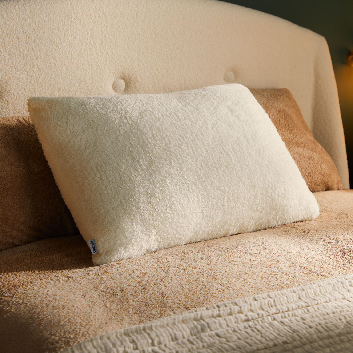 Silentnight Love Snuggles Pillow Image 2