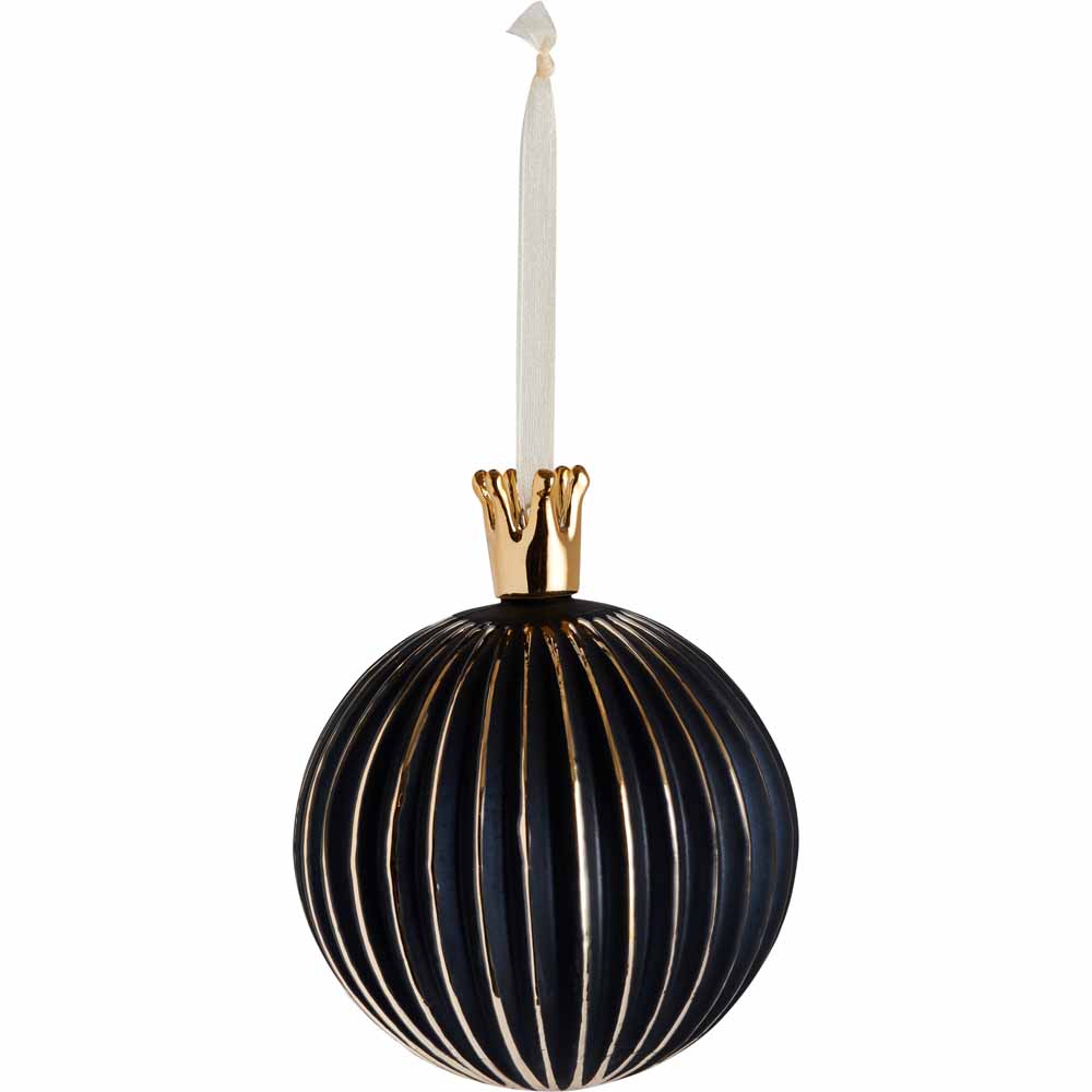 Wilko Luxe Matt and Gold Ribbed Christmas Bauble 10cm Image 1