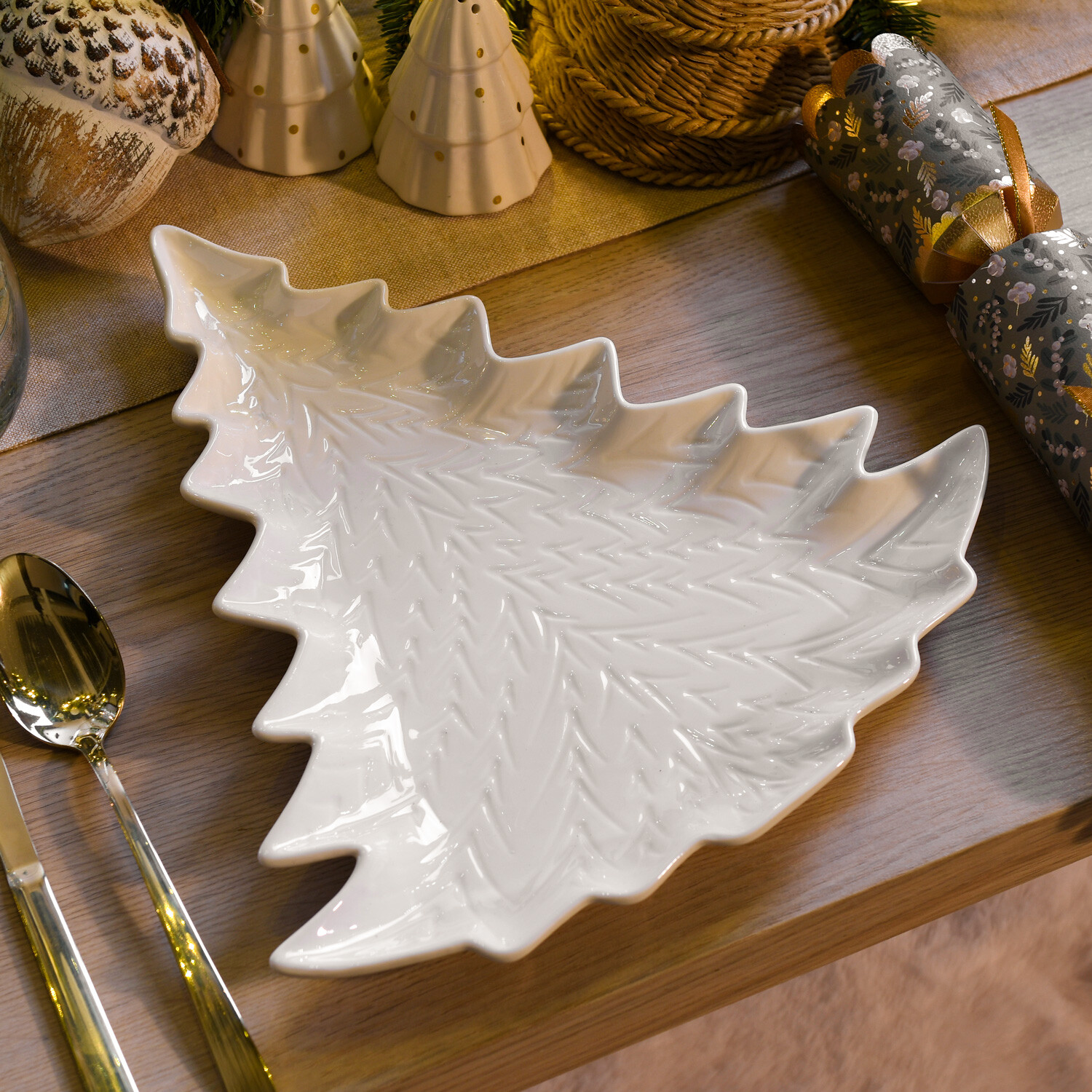 Embossed Xmas Tree Plate White Image 2